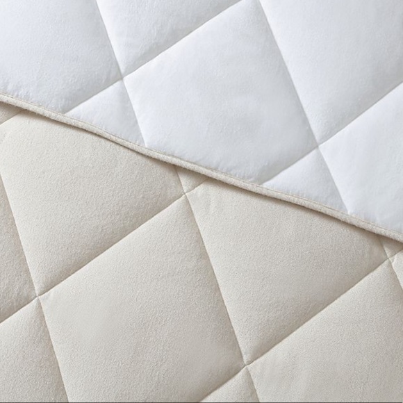 UGG Comforter Set! Minimalist boho Vibes - Picture 4 of 7